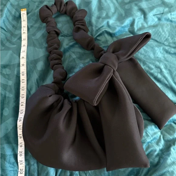 Stylish Black Crossbody Bag with Bow Detail - Picture 11 of 13